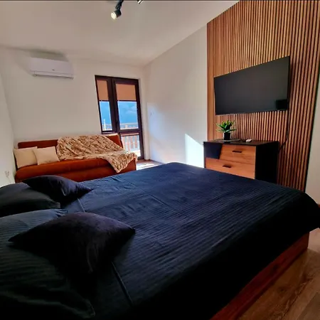 Rebeka Luxury Τριάβνα