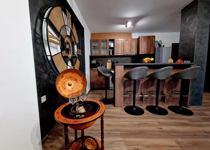 Rebeka Apartment アパート トリャブナ